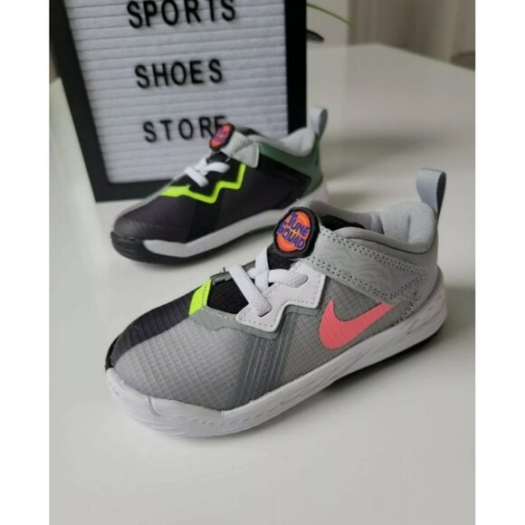 9C TODDLER LEBRON LOW SNEAKERS / LOONEY TUNES - Picture 1 of 12